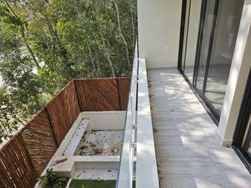 Venta de casa en Playa del Carmen – Casa Itzamná en Senderos de Mayakoba, 3 niveles con terraza, jacuzzi y entrega inmediata