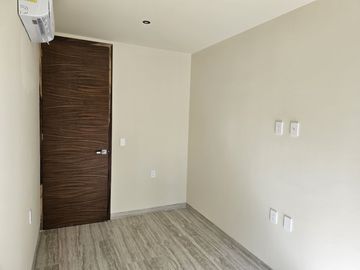 Venta de casa en Playa del Carmen – Casa Itzamná en Senderos de Mayakoba, 3 niveles con terraza, jacuzzi y entrega inmediata
