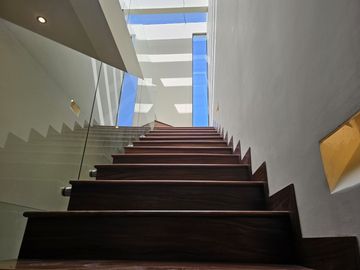 Venta de casa en Playa del Carmen – Casa Itzamná en Senderos de Mayakoba, 3 niveles con terraza, jacuzzi y entrega inmediata