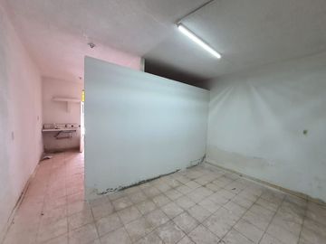 CASA ADAPTADA PARA TALLER Y LOCAL EN  EL SANTUARIO