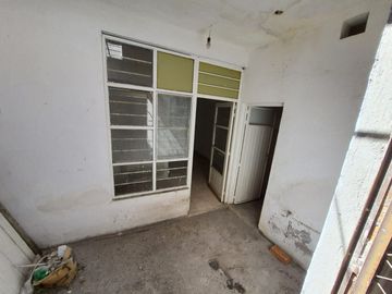 CASA ADAPTADA PARA TALLER Y LOCAL EN  EL SANTUARIO