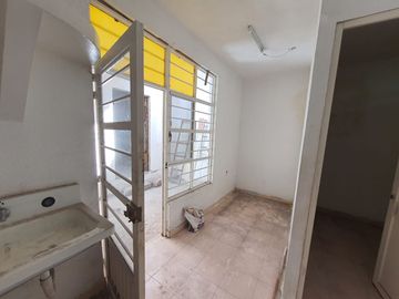CASA ADAPTADA PARA TALLER Y LOCAL EN  EL SANTUARIO