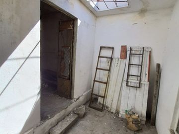 CASA ADAPTADA PARA TALLER Y LOCAL EN  EL SANTUARIO