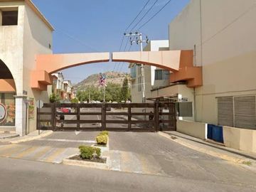 PRECIOSA Y AMPLIA CASA EN RECUPERACIÓN BANCARIA, EXCELENTE UBICACIÓN EN FRACC. EXCLUSIVO COL. STA CECILIA, TLALNEPANTLA, A UNOS MINUTOS DE LA CDMX!!!