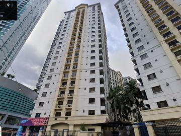Sale condo unit at forbeswood heights BGC Taguig City 48sqm