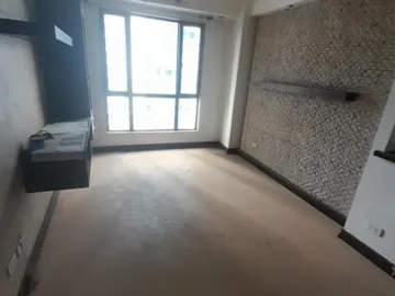 Sale condo unit at forbeswood heights BGC Taguig City 48sqm