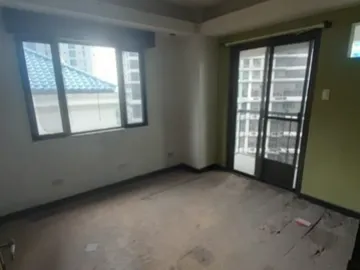 Sale condo unit at forbeswood heights BGC Taguig City 48sqm