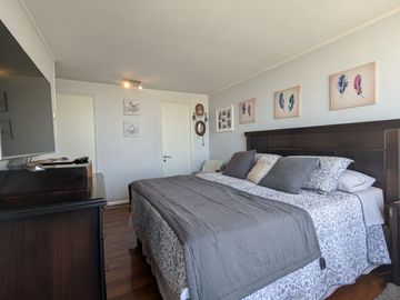 En venta, excelente departamento con vista despejada.