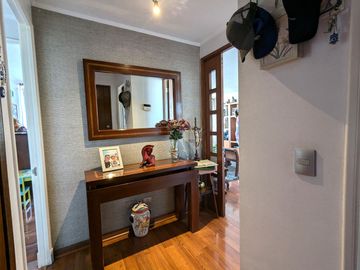 En venta, excelente departamento con vista despejada.