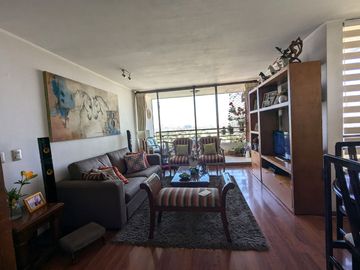 En venta, excelente departamento con vista despejada.