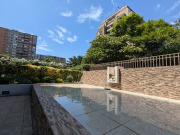 En venta, excelente departamento con vista despejada.