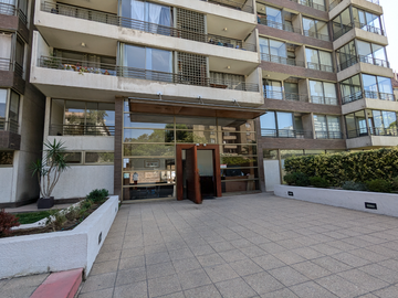 En venta, excelente departamento con vista despejada.