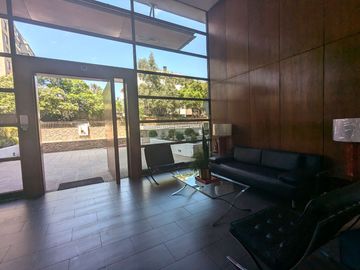 En venta, excelente departamento con vista despejada.