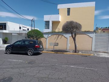 Venta Hermosa Casa, sector Armenia 1, valle de los Chillos.