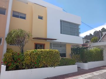Venta Hermosa Casa, sector Armenia 1, valle de los Chillos.