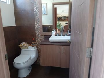 Venta Hermosa Casa, sector Armenia 1, valle de los Chillos.