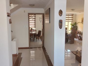 Venta Hermosa Casa, sector Armenia 1, valle de los Chillos.