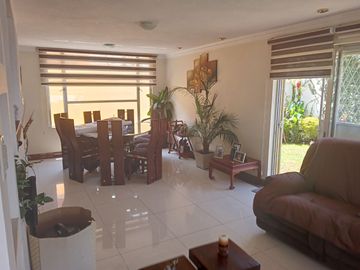 Venta Hermosa Casa, sector Armenia 1, valle de los Chillos.