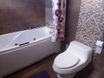 Venta Hermosa Casa, sector Armenia 1, valle de los Chillos.