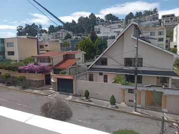 Venta Hermosa Casa, sector Armenia 1, valle de los Chillos.