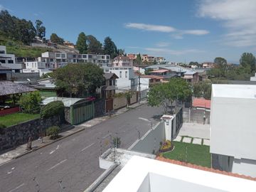 Venta Hermosa Casa, sector Armenia 1, valle de los Chillos.