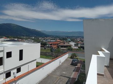 Venta Hermosa Casa, sector Armenia 1, valle de los Chillos.