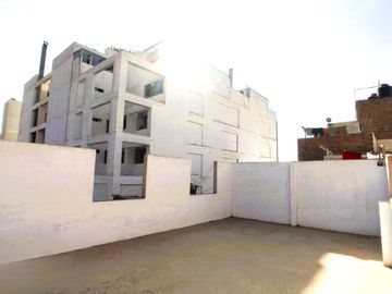 VENTA DE CASA EN SAN MIGUEL FRENTE A PARQUE