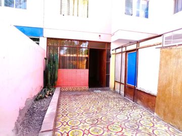 VENTA DE CASA EN SAN MIGUEL FRENTE A PARQUE