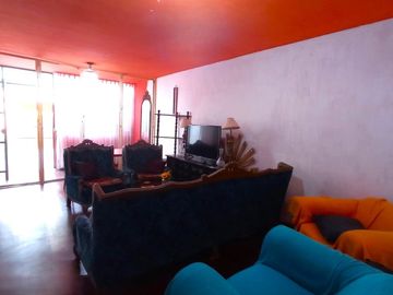 VENTA DE CASA EN SAN MIGUEL FRENTE A PARQUE