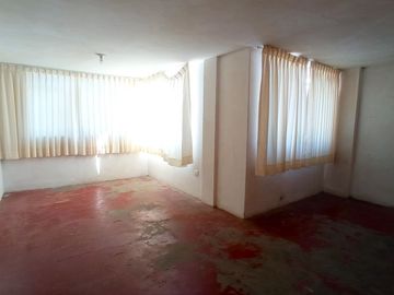 VENTA DE CASA EN SAN MIGUEL FRENTE A PARQUE