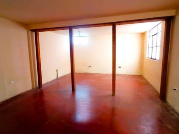 VENTA DE CASA EN SAN MIGUEL FRENTE A PARQUE