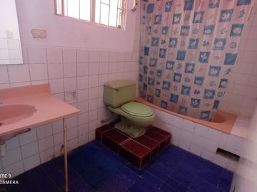 VENTA DE CASA EN SAN MIGUEL FRENTE A PARQUE