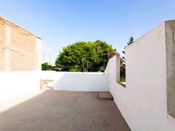 VENTA DE CASA EN SAN MIGUEL FRENTE A PARQUE