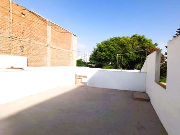 VENTA DE CASA EN SAN MIGUEL FRENTE A PARQUE