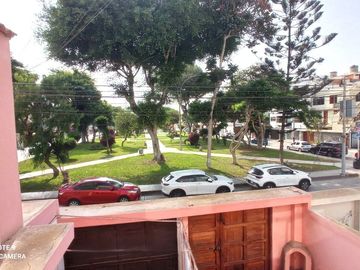 VENTA DE CASA EN SAN MIGUEL FRENTE A PARQUE