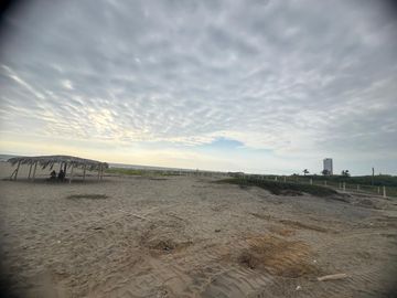VILLAMIL PLAYAS KM. 13 VENDO TERRENO DEL LADO DEL MAR