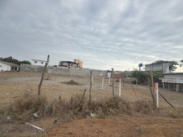 VILLAMIL PLAYAS KM. 13 VENDO TERRENO DEL LADO DEL MAR