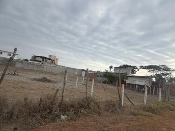 VILLAMIL PLAYAS KM. 13 VENDO TERRENO DEL LADO DEL MAR