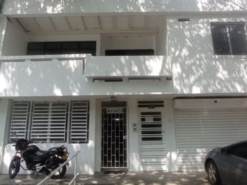 Vendo casa dos plantas para sector salud en Tequendama, cerca a Clínica Imbanaco