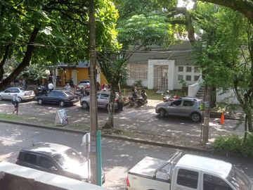 Vendo casa dos plantas para sector salud en Tequendama, cerca a Clínica Imbanaco