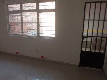Vendo casa dos plantas para sector salud en Tequendama, cerca a Clínica Imbanaco