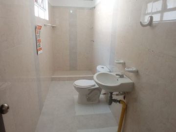 Vendo casa dos plantas para sector salud en Tequendama, cerca a Clínica Imbanaco