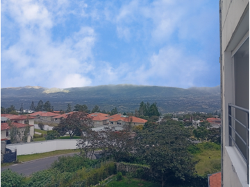 Departamento entre Miravalle y Nayón con Terraza en Venta - 254 m²