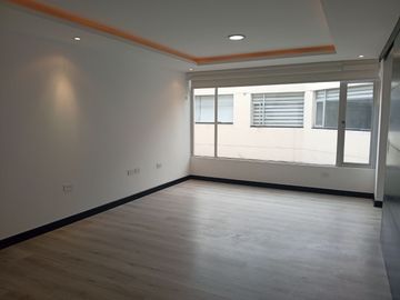 Departamento entre Miravalle y Nayón con Terraza en Venta - 254 m²