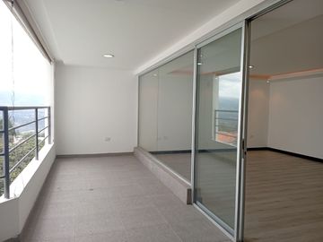 Departamento entre Miravalle y Nayón con Terraza en Venta - 254 m²