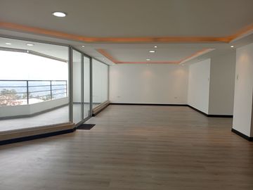 Departamento entre Miravalle y Nayón con Terraza en Venta - 254 m²