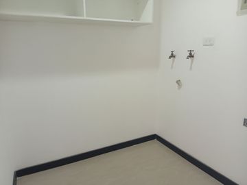 Departamento entre Miravalle y Nayón con Terraza en Venta - 254 m²