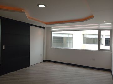 Departamento entre Miravalle y Nayón con Terraza en Venta - 254 m²