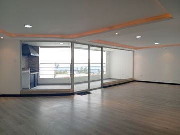 Departamento entre Miravalle y Nayón con Terraza en Venta - 254 m²