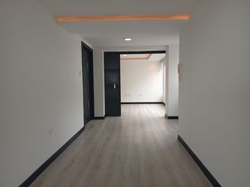 Departamento entre Miravalle y Nayón con Terraza en Venta - 254 m²